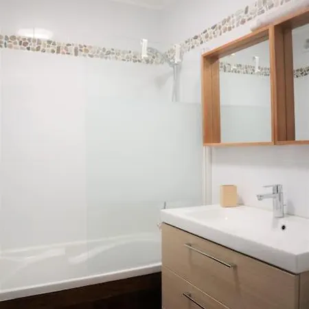 Trentemoult-reze : 2 Chambres, 65m²+parking+wifi * Reze