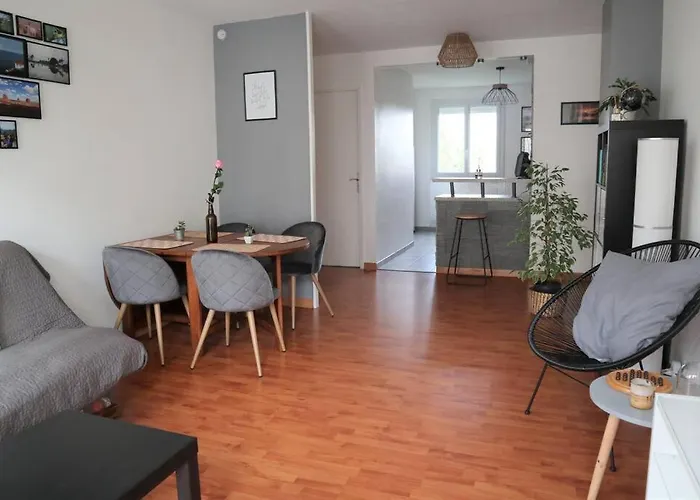 Appartement Trentemoult-reze : 2 Chambres, 65m²+parking+wifi Rezé