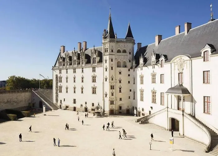 Appartement Trentemoult-reze : 2 Chambres, 65m²+parking+wifi *