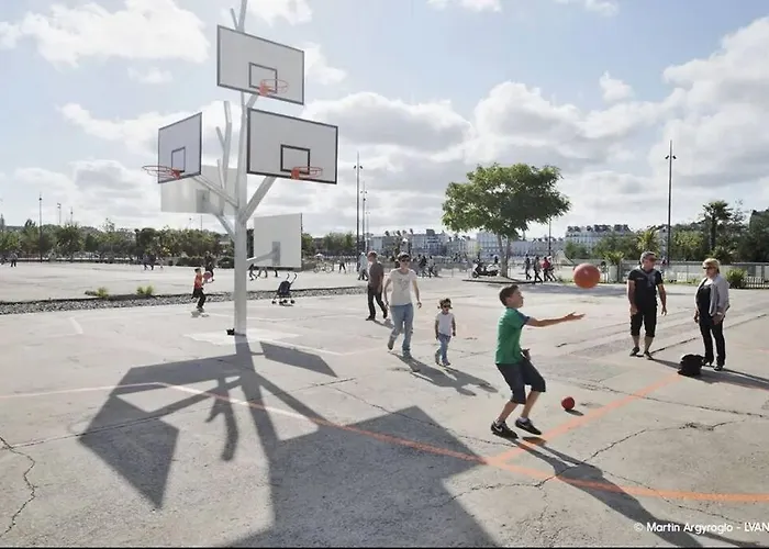 Appartement Trentemoult-reze : 2 Chambres, 65m²+parking+wifi *