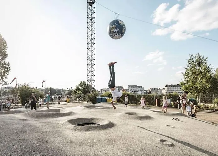 Appartement Trentemoult-reze : 2 Chambres, 65m²+parking+wifi Rezé