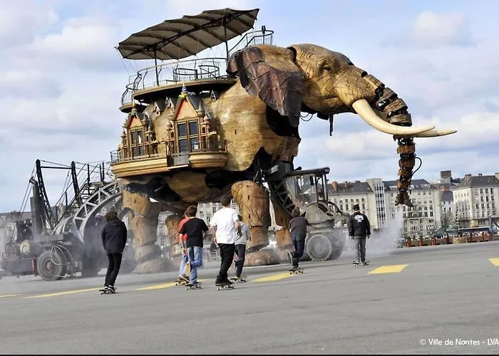 Appartement Trentemoult-reze : 2 Chambres, 65m²+parking+wifi