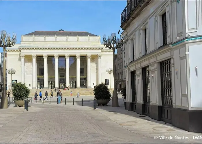 Appartement Trentemoult-reze : 2 Chambres, 65m²+parking+wifi