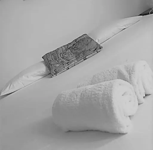 Trentemoult-reze : 2 Chambres, 65m²+parking+wifi Rezé