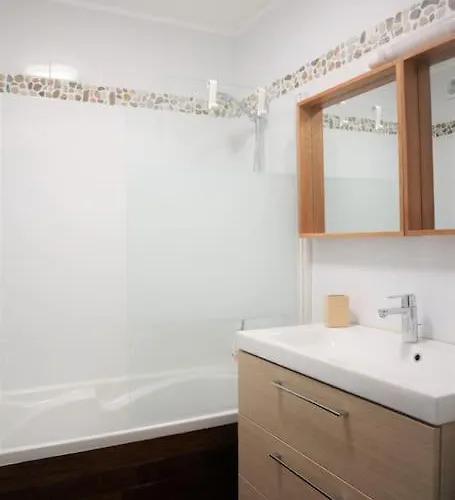 Trentemoult-reze : 2 Chambres, 65m²+parking+wifi * Rezé